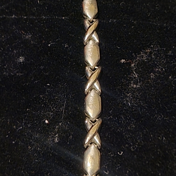 14kt White Gold xo bracelet - Picture 1 of 9